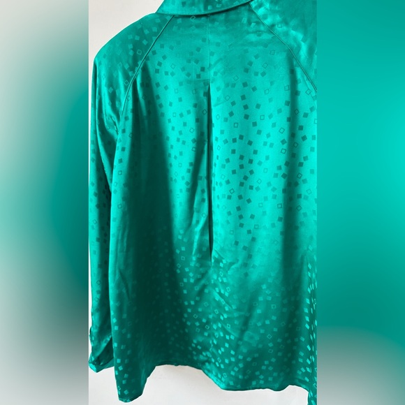 Beautiful Forest Green Vintage 100% Silk Blouse By Christian Dior Size 10 - Picture 4 of 10